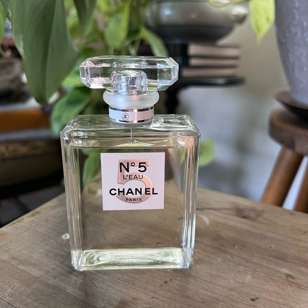 CHANEL No.5 L'EAU Clear Glass Bottle with Black Seal